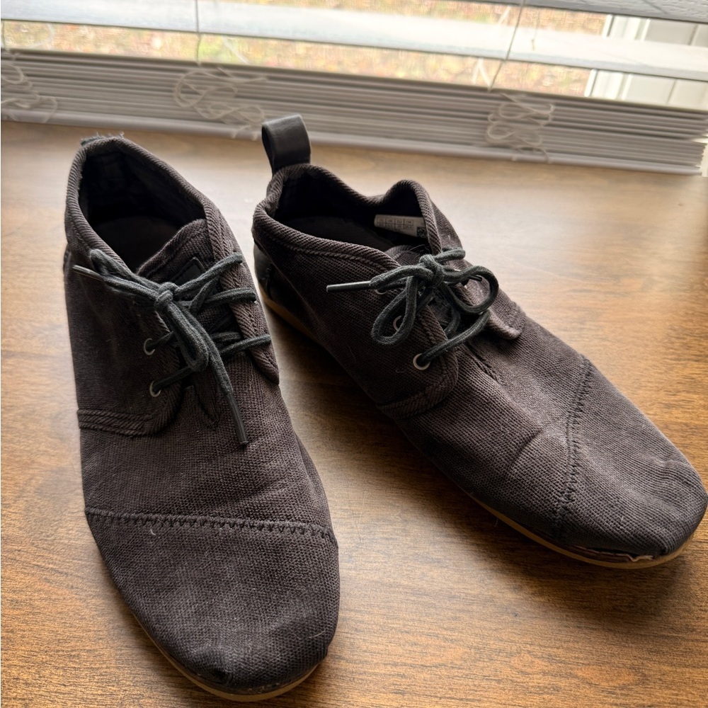 TOMS Black Canvas Lace-Up Sneakers – Women’s Size 8.5, Casual Everyday Shoes